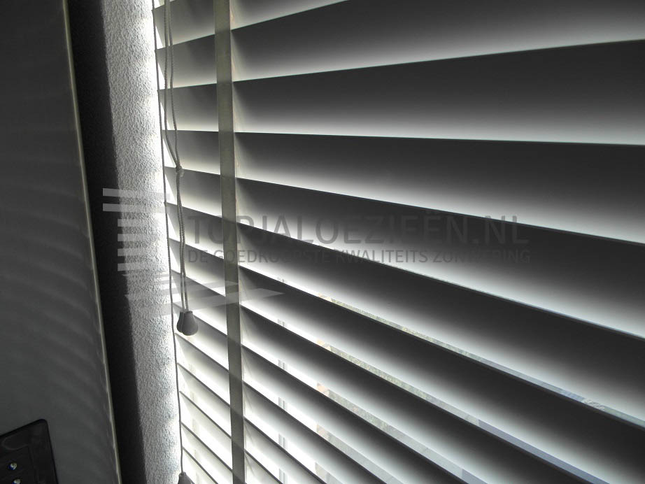 jaloezie goedkoop goedkope aluminium jaloezieen op maat venster hengelo jaloezie goedkoop goedkope aluminium jaloezieen op maat venster hengelo