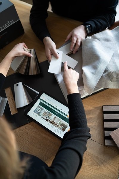 Raamdecoratie trends 2024: Een blik op stijlvol comfort en warmte