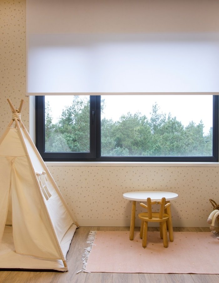 Raamdecoratie voor een kindvriendelijke huis: Veiligheid voorop