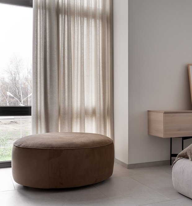 Welke kleur gordijnen past het beste bij een witte muur?