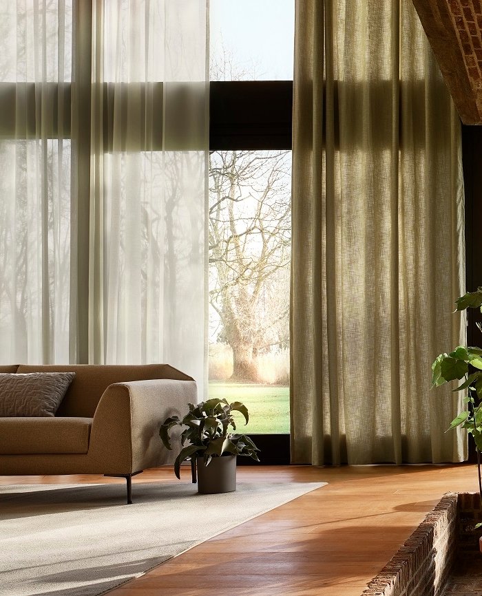 Raamdecoratie voor een huis met veel glas: Behoud privacy en stijl