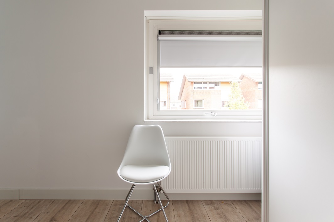 Verduisterende raamdecoratie - Topjaloezieën.nl Verduisterende raamdecoratie - Topjaloezieën.nl